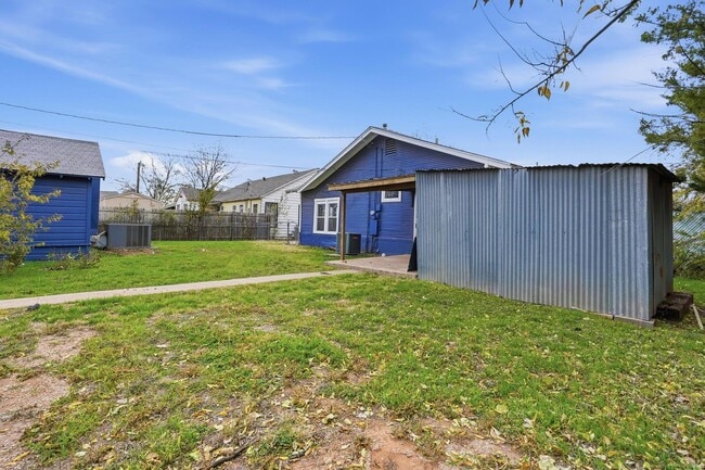 Building Photo - 1341 Hickory St