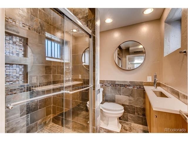 Building Photo - Nicely Remodeled Lower Duplex in Sunnyside/Berkeley Area