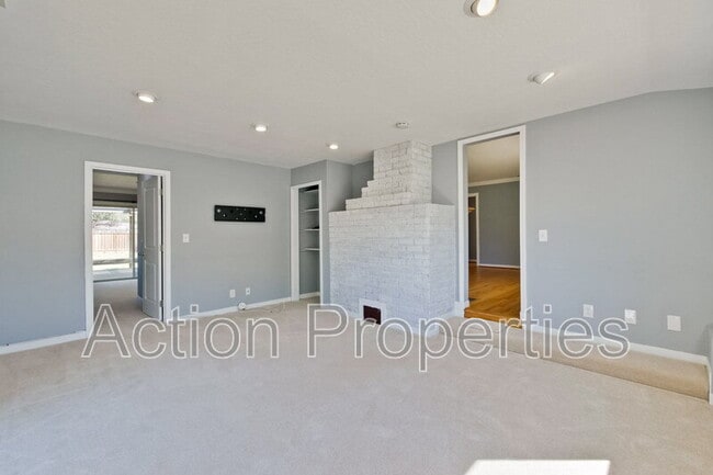 Building Photo - 485 Benvenue Ave