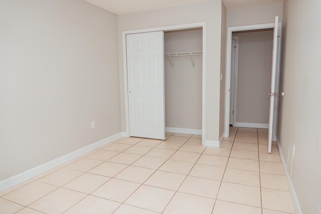 Building Photo - 309 Green Oak Dr