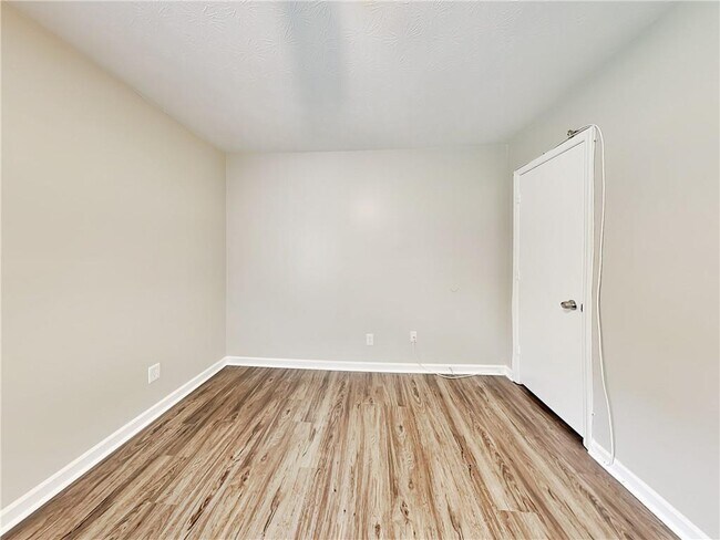 Building Photo - 1317 Classic Dr NE