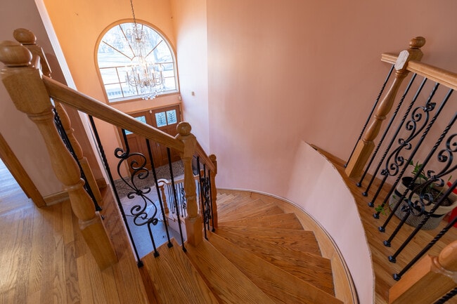 Building Photo - 4716 N Kilbourn Ave