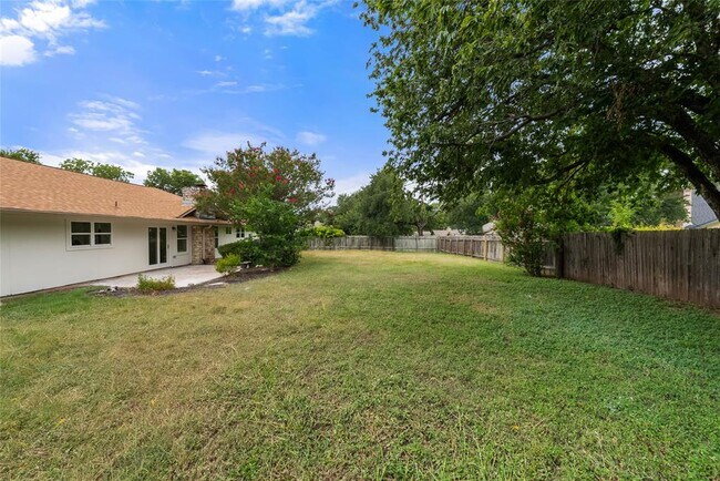 Building Photo - 1403 Creekview Dr