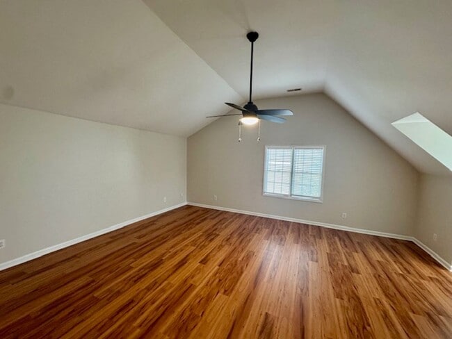 Building Photo - Stylish Living on a Cul-de-Sac in The Poin...