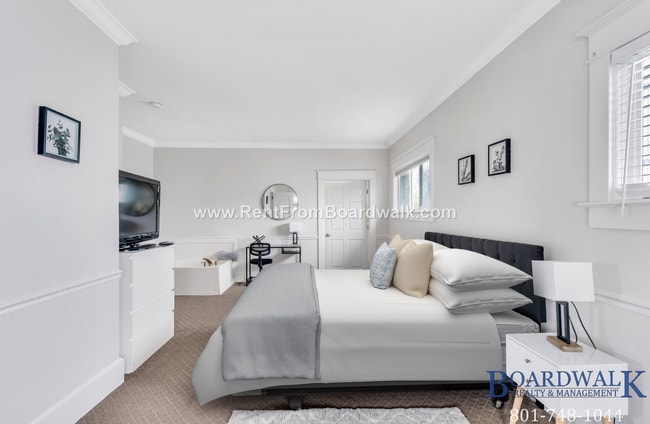 Building Photo - Charming Tooele Rambler with HUGE backyard!