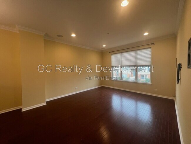 Building Photo - 1271 Evergreen Ave