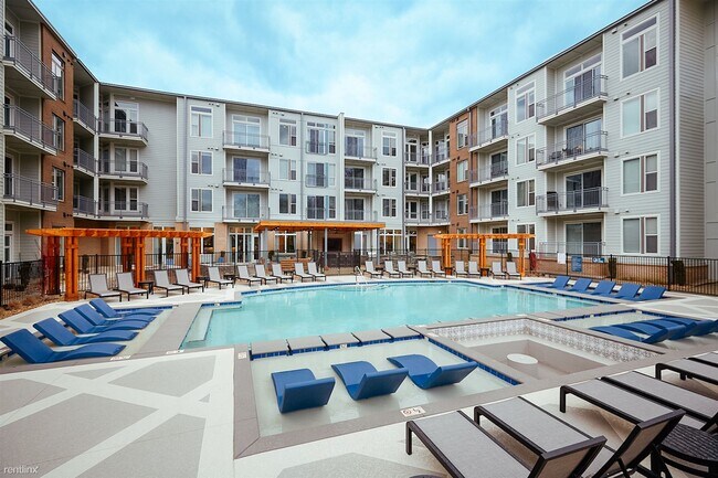 Building Photo - 812 Inverness Ave