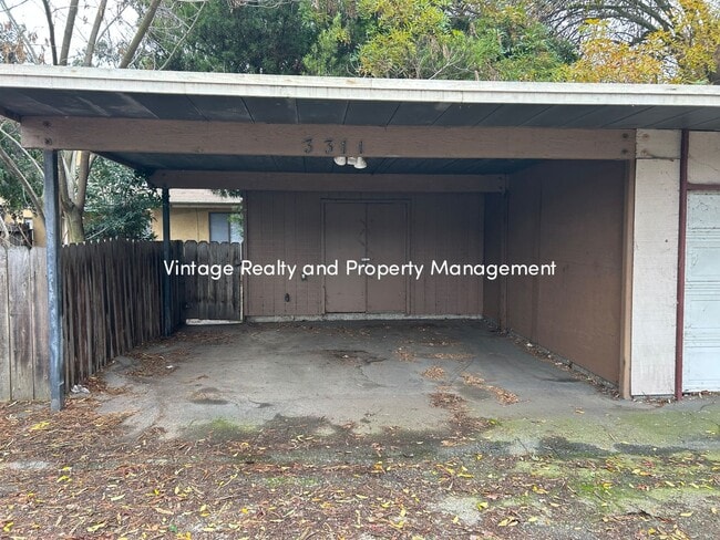 Building Photo - Back On The Rental Market Nice Cozy 3 Bedroom Half Plex Home!!!