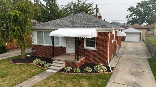 Building Photo - 18536 Holland Ave
