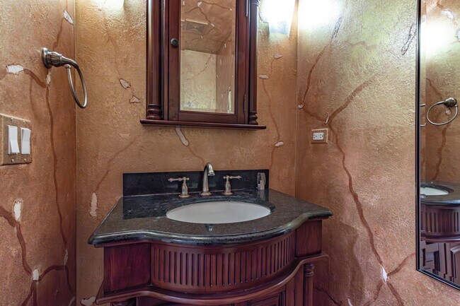 Building Photo - 416 Swallow Ln