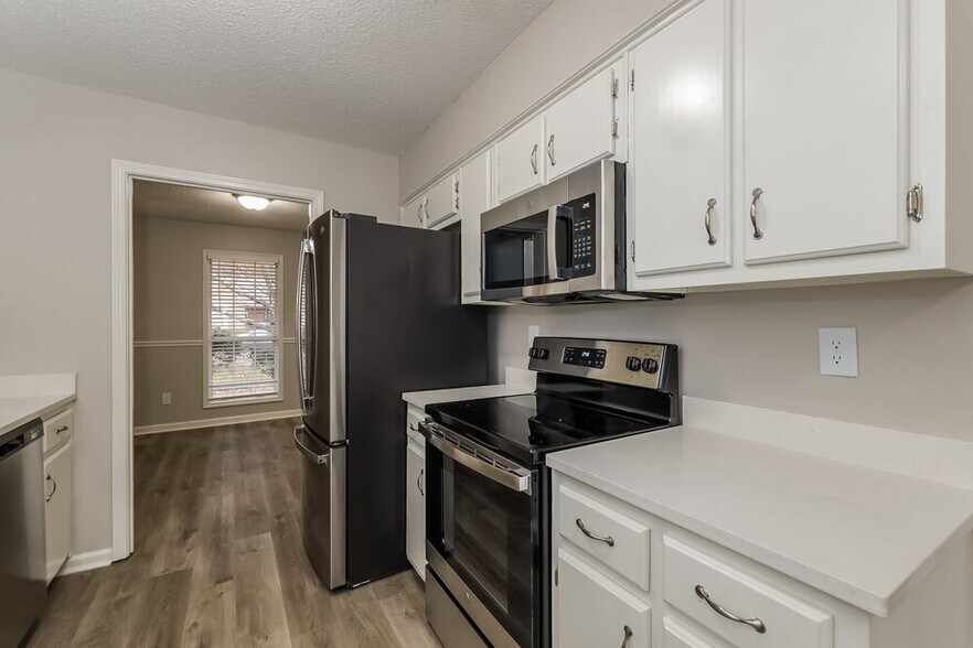 Building Photo - 5733 Crievewood Dr