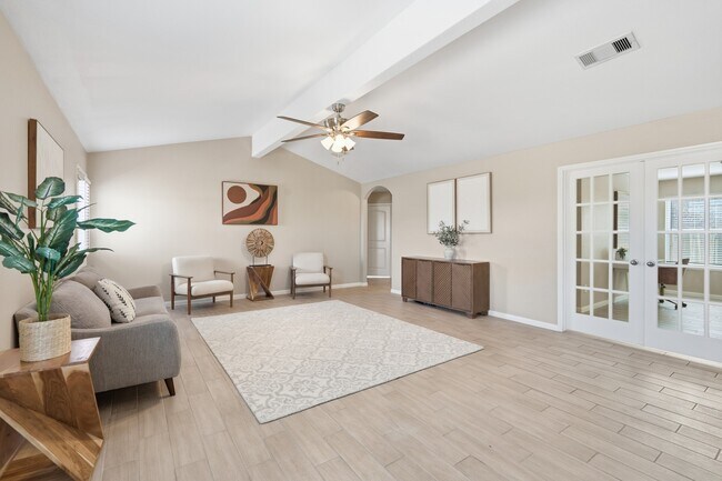 Building Photo - 1001 Strawberry Ridge Dr