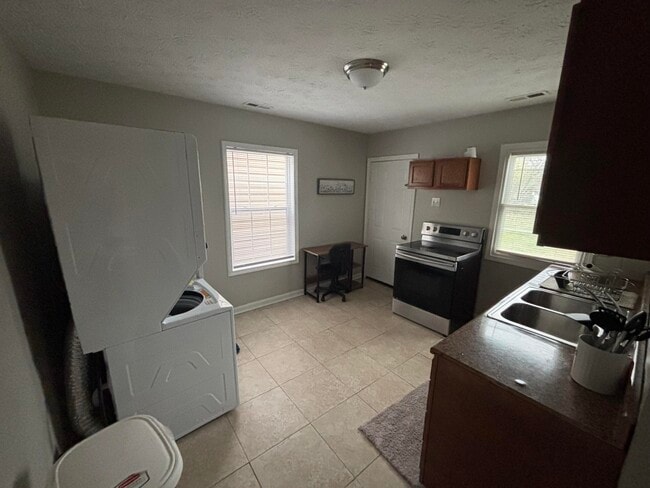 Building Photo - 723 Jackson St