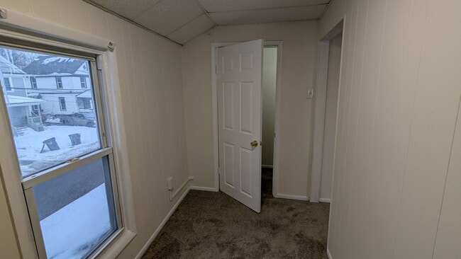 Building Photo - Welcome to this charming 3-bedroom, 1-bathroom home in Akron - Section 8 Welcome