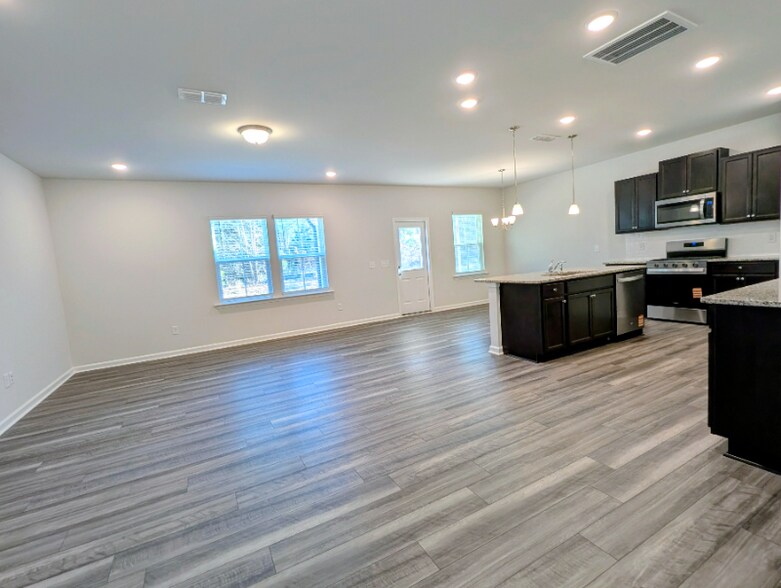 Building Photo - 684 Ben Ledi Ct