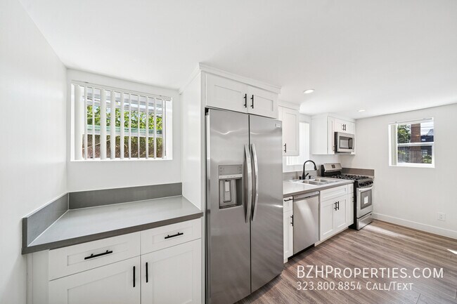 Building Photo - 1267 Vin Scully Ave
