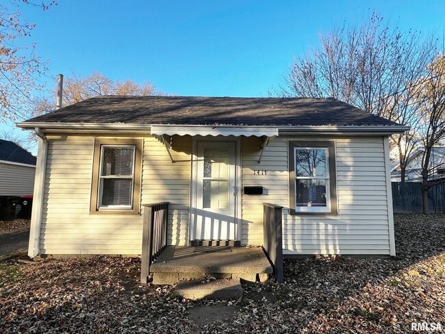 Building Photo - 1411 E Crestwood Dr