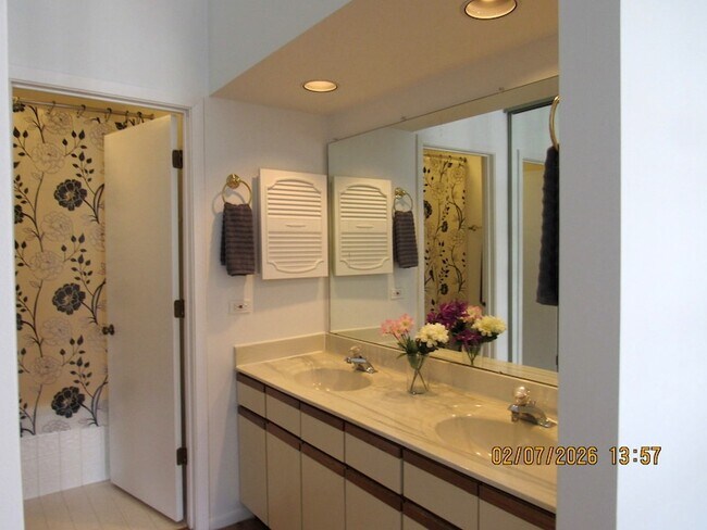 Building Photo - 718 Sturnbridge Ln