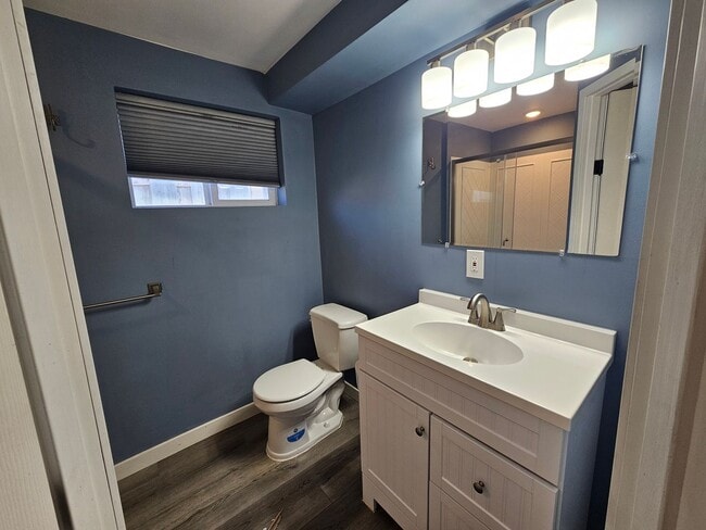 Building Photo - Spacious 4 Bed Bountiful Home | Central Location & Covered Parking