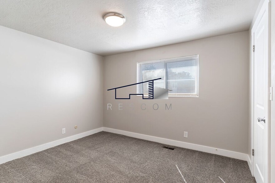 Building Photo - 447 W 4900 S