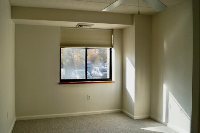 Building Photo - 200 Ledgewood Dr