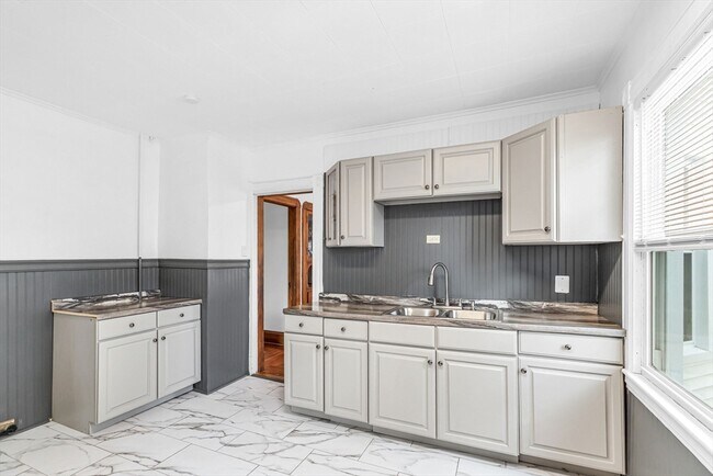 Building Photo - 23 Biltmore St