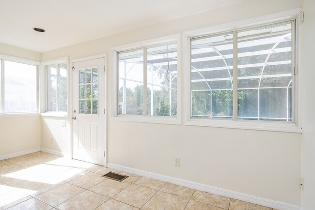 Building Photo - 6531 La Jolla St