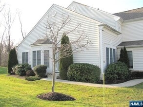 Building Photo - 85 Buckthorn Ct