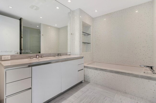 Building Photo - 16901 Collins Ave