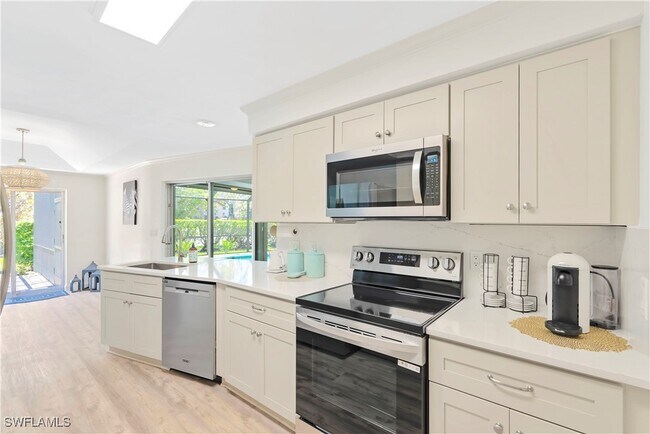 Building Photo - 2125 Marina Dr