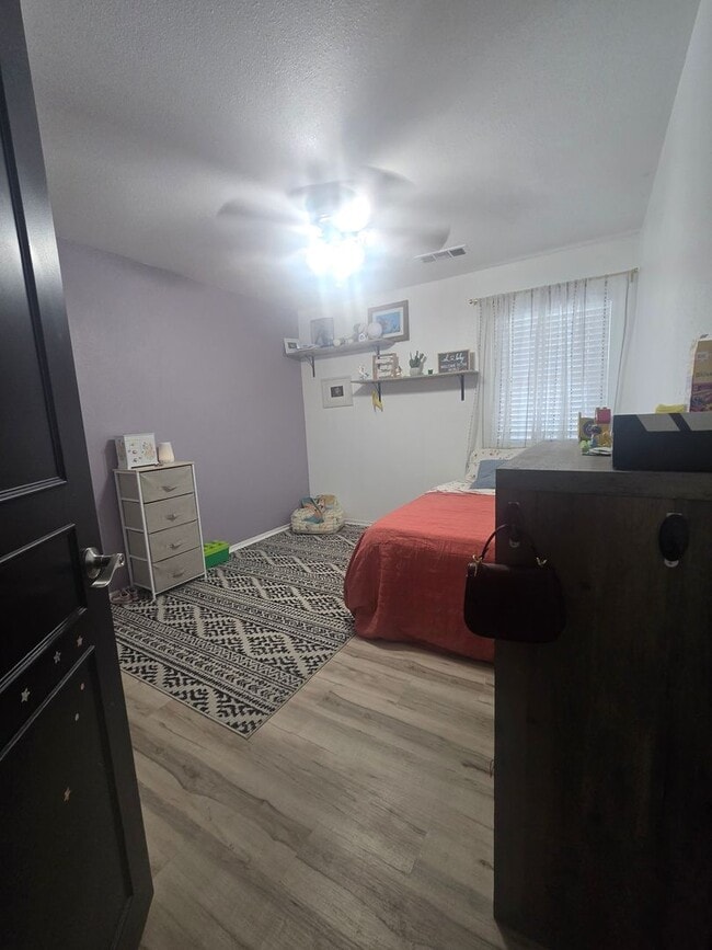 Building Photo - 3 Br 2 Ba home available