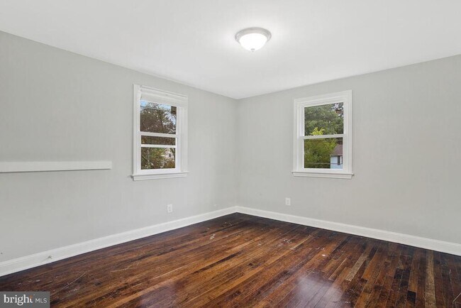 Building Photo - 509 Denham Rd