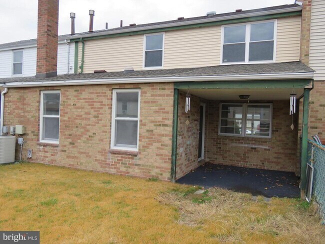 Building Photo - 6240 Patrick Henry Ct