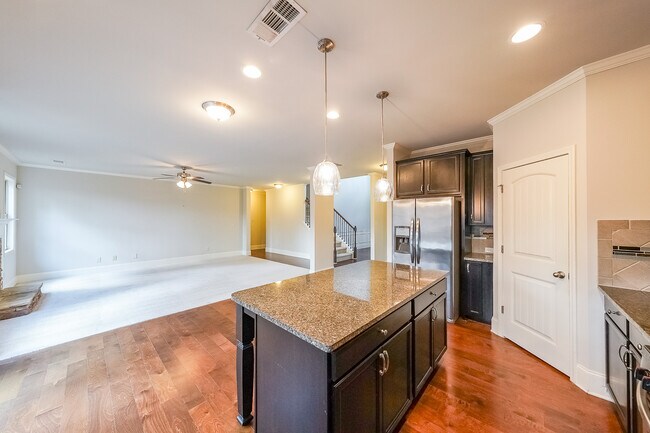 Building Photo - 408 After Glow Smt