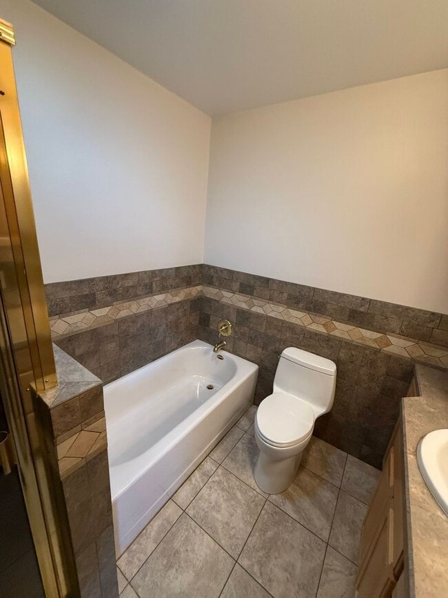 Building Photo - 3 Bed 2 Bath Large Semi-Rural Modern Beautiful Home