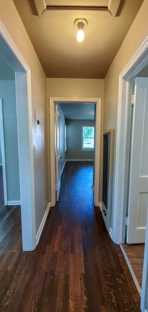 Building Photo - 2 bedroom 1 bath duplex in Shawnee