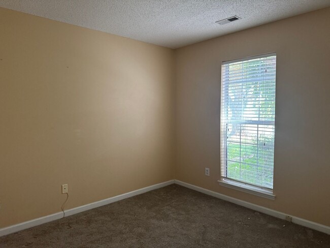 Building Photo - Three Bedroom Ranch in Cornelius