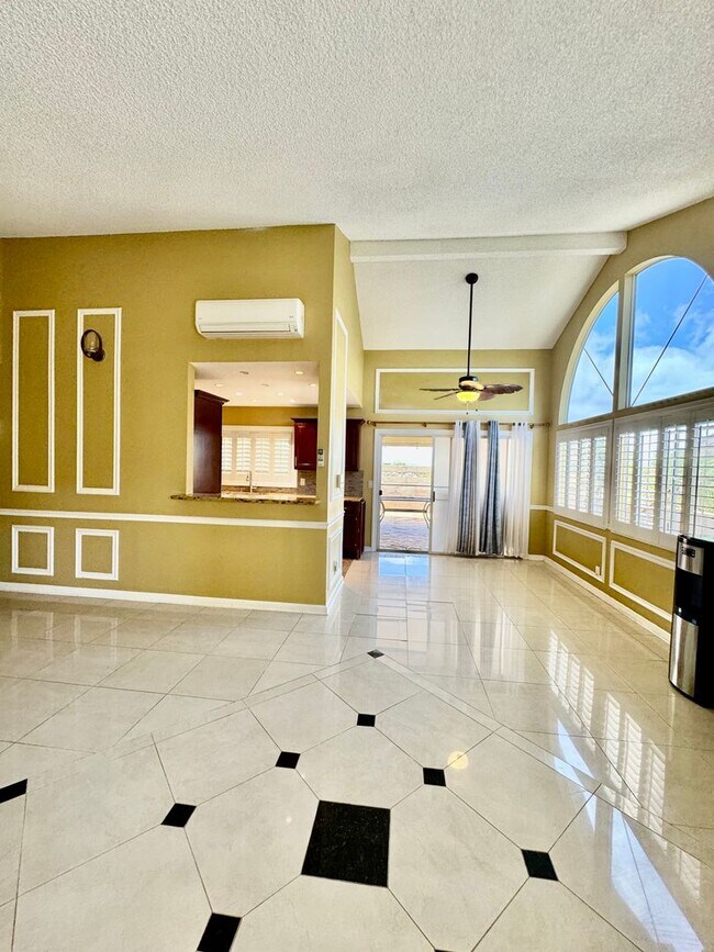Building Photo - Available now | A 4 Bedroom, 2 Bathroom Si...