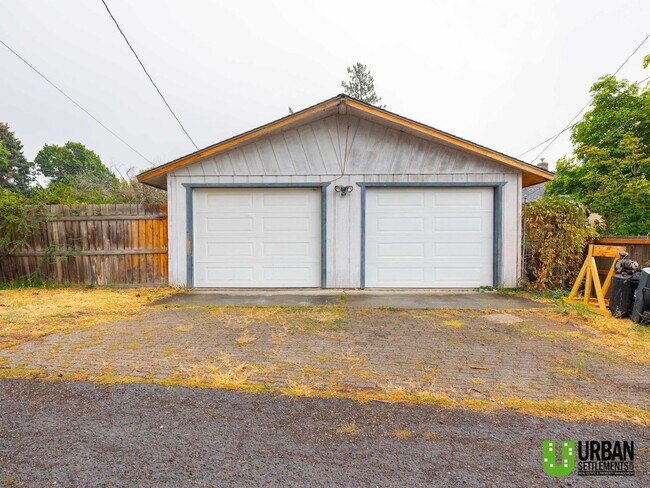 Building Photo - 3104 W Heroy Ave