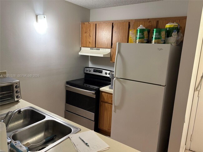 Building Photo - 2771 Riverside Dr