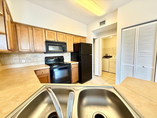 Building Photo - 9208 Myrtlewood Cir W