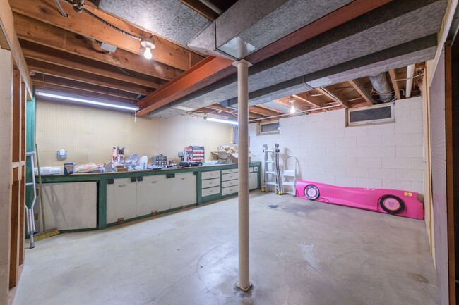 Building Photo - Great Roseville Home, Moundsview Schools, ...