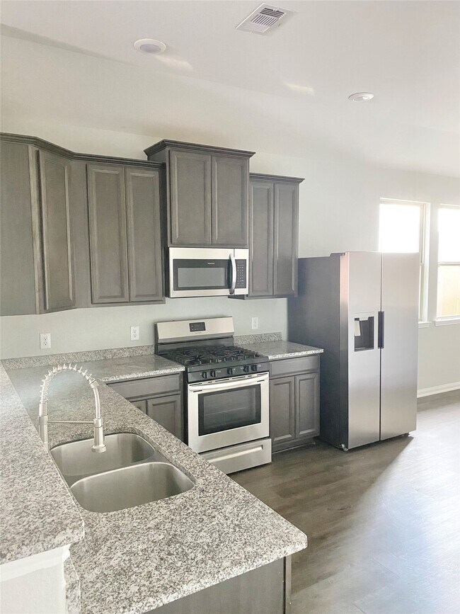 Building Photo - 14223 Grand Hls Dr