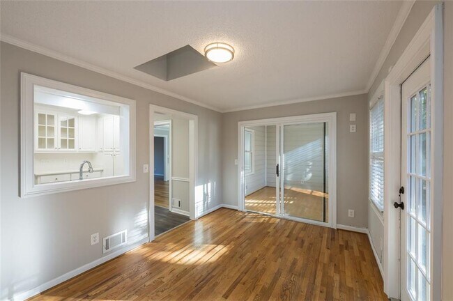 Building Photo - 4648 Calumet Cir NW