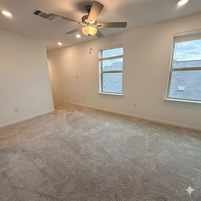 Building Photo - 144 Lime St