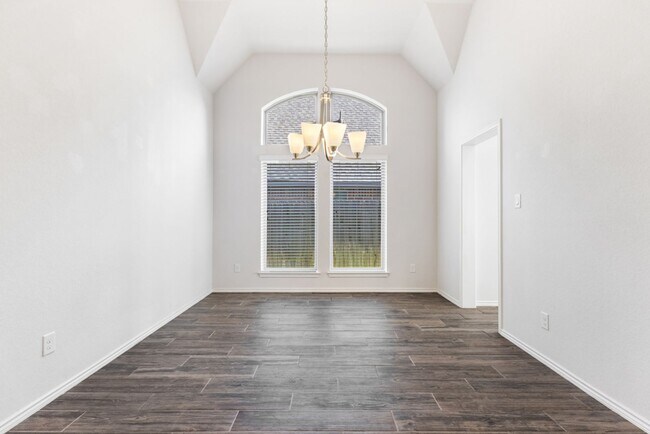 Building Photo - 4 Bedroom/3 Bath Kallinson Ranch Subdivision