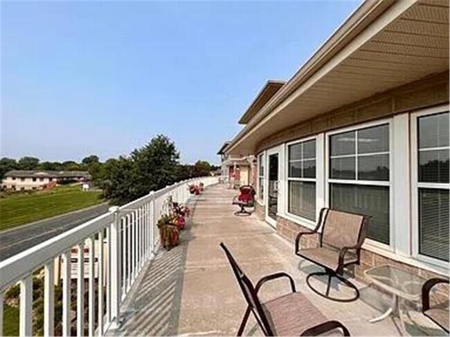 Building Photo - 901 Dominion Dr