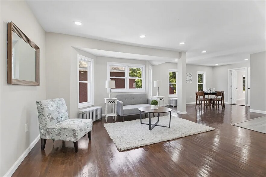 Building Photo - 12 Saint James Ave