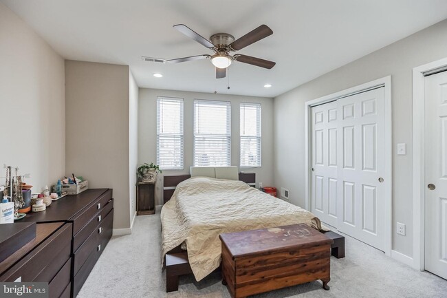 Building Photo - 5454 W Berks St