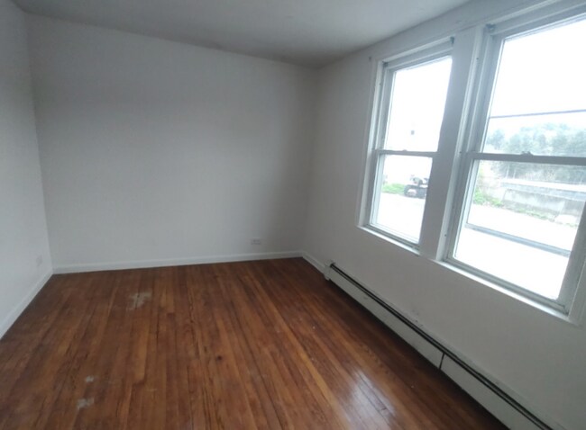 Building Photo - 3 Church St